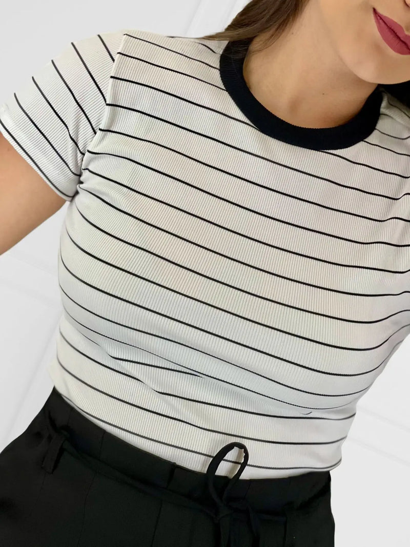 Camiseta listrada blogger casual para o verão, malha confortável